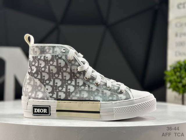 女鞋广东原产#升级原楦原纸版数据开发版型#采用进口机台精密电脑提花刺绣工艺裹边处理鞋面材质#软感绵羊皮内里贴合Pu高弹发泡增高鞋垫#外置增高橡胶隔色大底 明显增