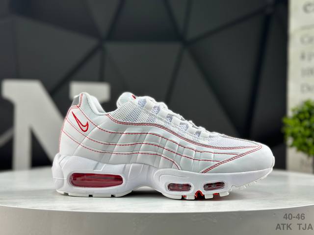 耐克 Nk Air Max 95 Sp 复古减震气垫跑鞋 经典重温 鞋款设计灵感源于人体构造 中底设计基于人体的脊柱构造 是整体设计的核心 尼龙孔眼代表了肋骨