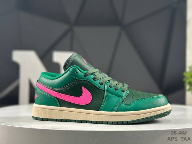 耐克 Air Jordan 1 Low 低帮 蓝柠檬 Aj1 乔丹1代 Aj1 乔1 低邦 蓝黄拼接 乔丹篮球鞋系列 鞋身采用蓝色皮革勾勒轮廓，明黄色注入后跟收