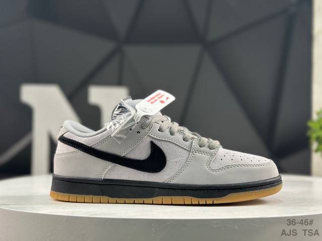耐克 Nike Dunk Low 板鞋Sb系列经典百搭休闲运动板鞋加厚鞋舌的填充，使舒适性大大提升，同时也更方便穿脱中底部分则加入了脚感柔软舒适Zoomair气