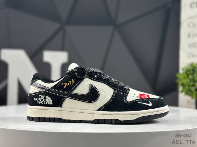 耐克 Nike Dunk Low 板鞋 Sb系列经典百搭休闲运动板鞋加厚鞋舌的填充，使舒适性大大提升，同时也更方便穿脱中底部分则加入了脚感柔软舒适Zoomair