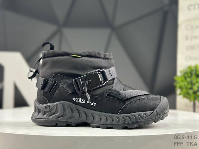 Keen Hoodzerra男女士抗水保暖加绒绑带雪地靴短靴 此款联名用了黑色和狼黄色，简约的配色体现了Hyke“继承和演化”的理念 配备了一键式Fidlock