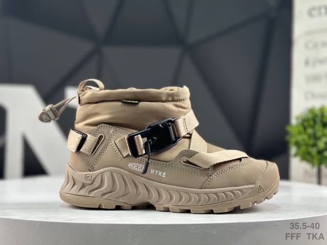 Keen Hoodzerra男女士抗水保暖加绒绑带雪地靴短靴 此款联名用了黑色和狼黄色，简约的配色体现了Hyke“继承和演化”的理念 配备了一键式Fidlock