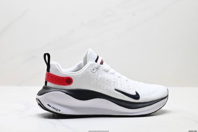 真标Nike Reactx Infinity Run 4马拉松 跑鞋 轻量鞋面搭配位于足弓处的全新板带设计 细致包裹双脚 Nike React泡棉中底 前后掌搭