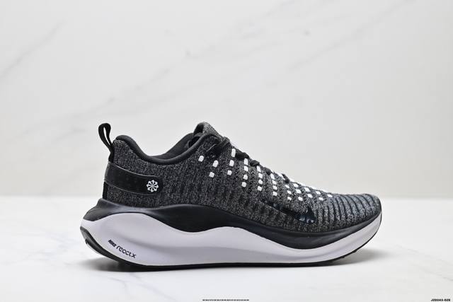 真标Nike Reactx Infinity Run 4马拉松 跑鞋 轻量鞋面搭配位于足弓处的全新板带设计 细致包裹双脚 Nike React泡棉中底 前后掌搭