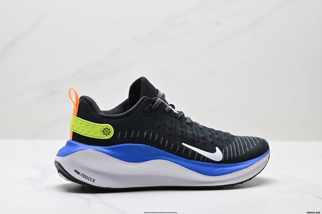 真标Nike Reactx Infinity Run 4马拉松 跑鞋 轻量鞋面搭配位于足弓处的全新板带设计 细致包裹双脚 Nike React泡棉中底 前后掌搭