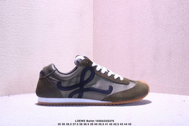 公司级Loewe罗意威 Ballet Runner 2.0小牛皮 圆头系带 低帮 生活休闲鞋 罗意威全新版大头运动鞋Ballet Runner2.0，以其独特的