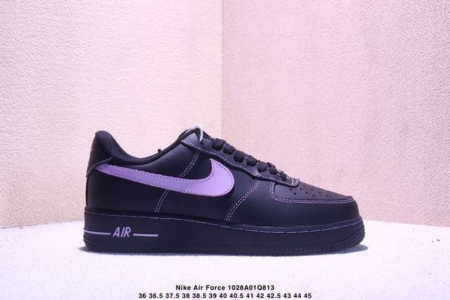 公司级耐克Nike Air Force 1 Low 空军一号低帮百搭休闲运动板鞋。柔软、弹性十足的缓震性能和出色的中底设计，横跨复古与现代的外型结合，造就出风靡