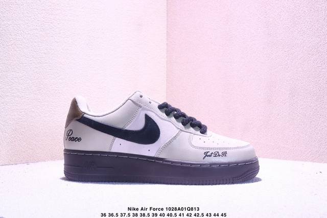 公司级耐克Nike Air Force 1 Low 空军一号低帮百搭休闲运动板鞋。柔软、弹性十足的缓震性能和出色的中底设计，横跨复古与现代的外型结合，造就出风靡