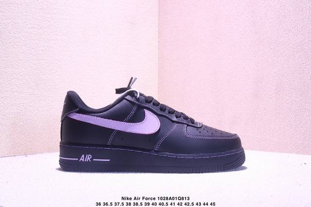 公司级耐克Nike Air Force 1 Low 空军一号低帮百搭休闲运动板鞋。柔软、弹性十足的缓震性能和出色的中底设计，横跨复古与现代的外型结合，造就出风靡