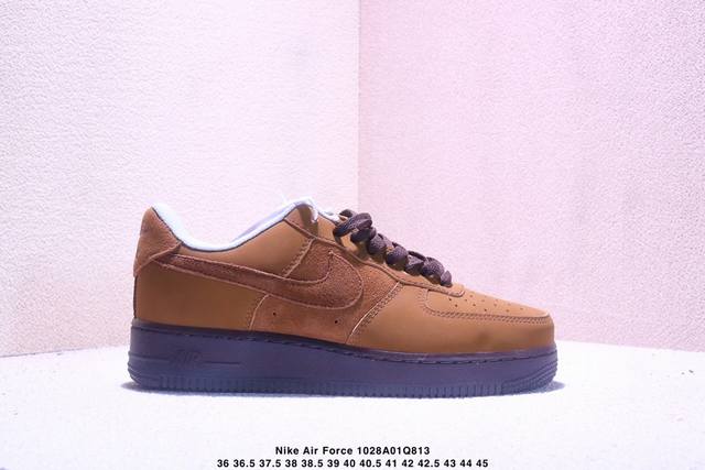 公司级耐克Nike Air Force 1 Low 空军一号低帮百搭休闲运动板鞋。柔软、弹性十足的缓震性能和出色的中底设计，横跨复古与现代的外型结合，造就出风靡