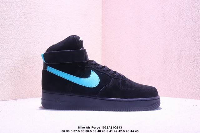 公司级耐克Nike Air Force 1 Low 空军一号低帮百搭休闲运动板鞋。柔软、弹性十足的缓震性能和出色的中底设计，横跨复古与现代的外型结合，造就出风靡