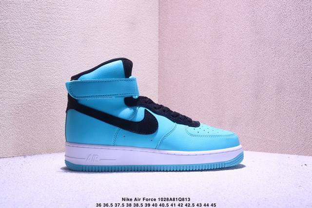 公司级耐克Nike Air Force 1 Low 空军一号低帮百搭休闲运动板鞋。柔软、弹性十足的缓震性能和出色的中底设计，横跨复古与现代的外型结合，造就出风靡