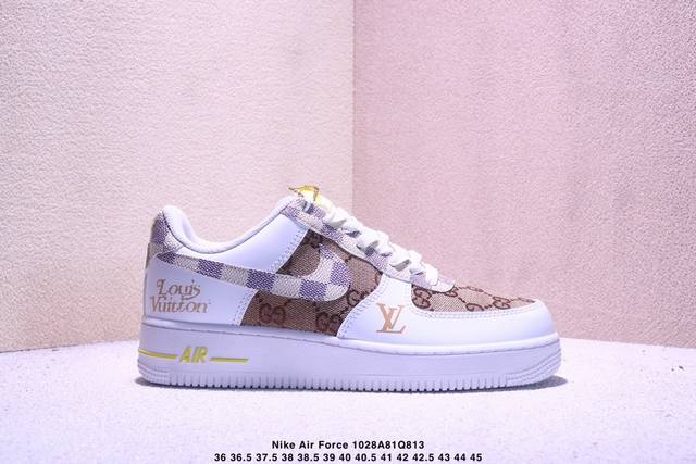 公司级耐克Nike Air Force 1 Low 空军一号低帮百搭休闲运动板鞋。柔软、弹性十足的缓震性能和出色的中底设计，横跨复古与现代的外型结合，造就出风靡