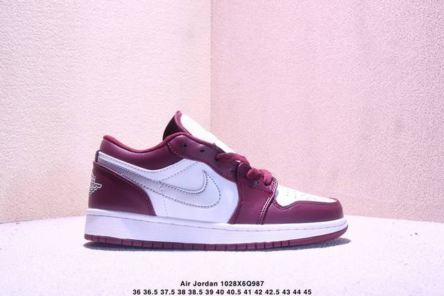 公司级Nike Air Jordan 1 Low Aj1乔1低帮休闲板鞋 同步官方配色 头层皮打造 正确满胶鞋垫 四线拉帮 原厂织唛标 鞋舌高弹海绵填充 官方货