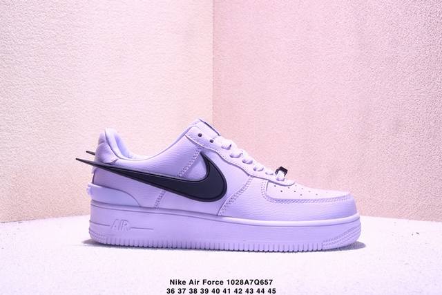36-45 Nike 耐克 大空军大勾 男女鞋真标带半码，原楦原纸版数据开发版型，采用皮革鞋面材质，内里及脚垫猪皮贴附，缜密中底拉帮工艺，全新原数据开发加宽厚重