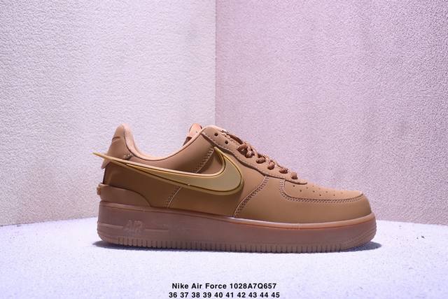 36-45 Nike 耐克 大空军大勾 男女鞋真标带半码，原楦原纸版数据开发版型，采用皮革鞋面材质，内里及脚垫猪皮贴附，缜密中底拉帮工艺，全新原数据开发加宽厚重