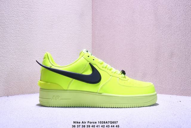 36-45 Nike 耐克 大空军大勾 男女鞋真标带半码，原楦原纸版数据开发版型，采用皮革鞋面材质，内里及脚垫猪皮贴附，缜密中底拉帮工艺，全新原数据开发加宽厚重