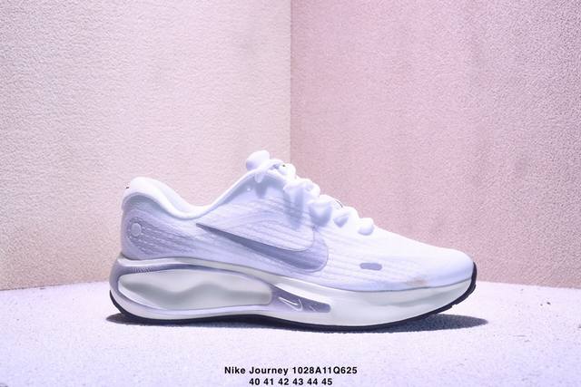 Nike 耐克 采用科技织法轻盈织物合成鞋面材质，搭载柔软厚实Comfiride 泡绵缓震组合外置防滑耐磨橡胶底片造舒适迈步体验,助力日常畅跑！耐克Nike J