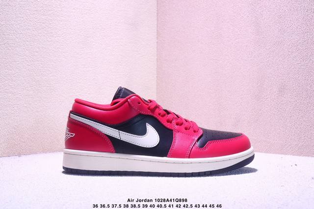 公司级Nike Air Jordan 1 Low Aj1乔1低帮休闲板鞋 同步官方配色 头层皮打造 正确满胶鞋垫 四线拉帮 原厂织唛标 鞋舌高弹海绵填充 官方货