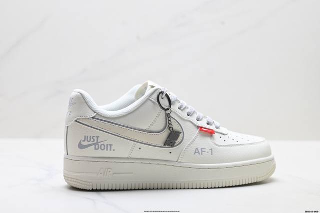 公司级Nike Air Force 1‘07 原楦头原纸板 打造纯正低帮空军版型 专注外贸渠道 全掌内置蜂窝气垫 原盒配件 原厂中底钢印、拉帮完美 货号:Cs5