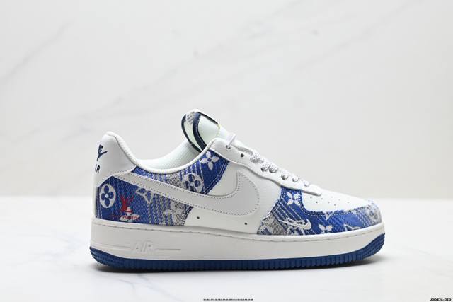 真标耐克Nike Air Force 1“07空军一号低帮百搭休闲运动板鞋。柔软、弹性十足的缓震性能和出色的中底设计，横跨复古与现代的外型结合，造就出风靡全球三