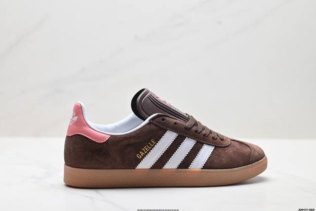 真标Adidas Originals Gazelle 阿迪达斯 三叶草休闲防滑耐磨低帮板鞋 鞋头出色设计 塑就出众贴合感 稳固的后跟贴合足部曲线设计 软弹舒适