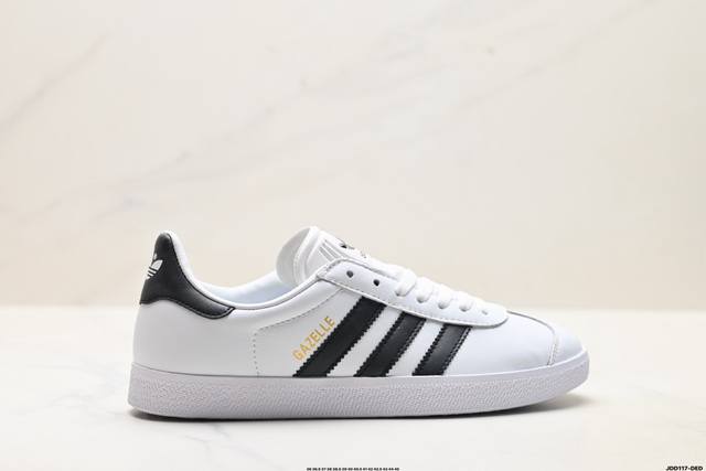 真标Adidas Originals Gazelle 阿迪达斯 三叶草休闲防滑耐磨低帮板鞋 鞋头出色设计 塑就出众贴合感 稳固的后跟贴合足部曲线设计 软弹舒适