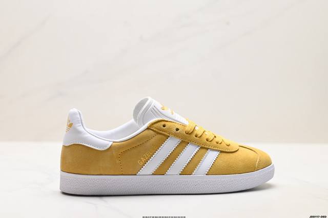 真标Adidas Originals Gazelle 阿迪达斯 三叶草休闲防滑耐磨低帮板鞋 鞋头出色设计 塑就出众贴合感 稳固的后跟贴合足部曲线设计 软弹舒适