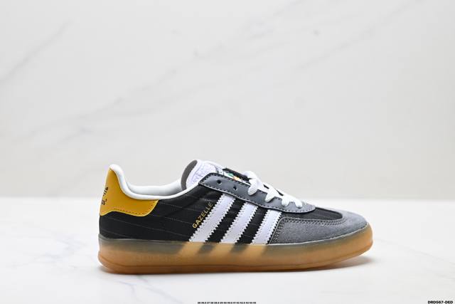 真标Adidas Originals Gazelle Indoor 三叶草休闲防滑耐磨低帮板鞋 鞋头出色设计 塑就出众贴合感 稳固的后跟贴合足部曲线设计 软弹舒
