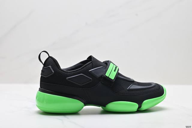 公司级Prada普拉达 织物橡胶 厚底套脚 透气低帮生活休闲鞋 男款 此款全新的Cloudbust运动鞋采用运动和创新设计，具有网眼锥形轮廓和气垫设计。高帮橡胶