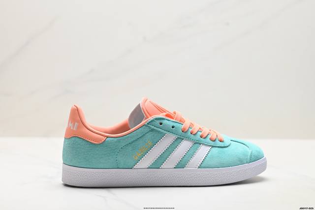 真标Adidas Originals Gazelle 阿迪达斯 三叶草休闲防滑耐磨低帮板鞋 鞋头出色设计 塑就出众贴合感 稳固的后跟贴合足部曲线设计 软弹舒适