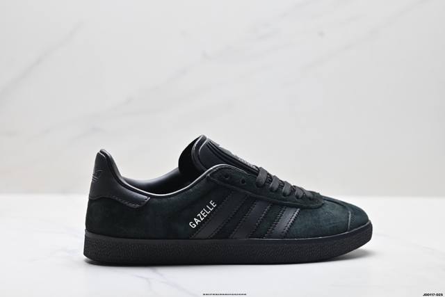 真标Adidas Originals Gazelle 阿迪达斯 三叶草休闲防滑耐磨低帮板鞋 鞋头出色设计 塑就出众贴合感 稳固的后跟贴合足部曲线设计 软弹舒适