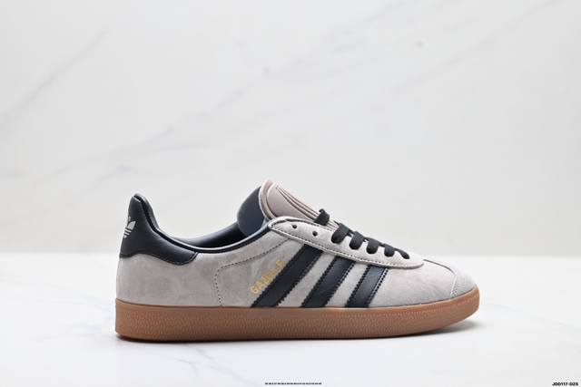 真标Adidas Originals Gazelle 阿迪达斯 三叶草休闲防滑耐磨低帮板鞋 鞋头出色设计 塑就出众贴合感 稳固的后跟贴合足部曲线设计 软弹舒适