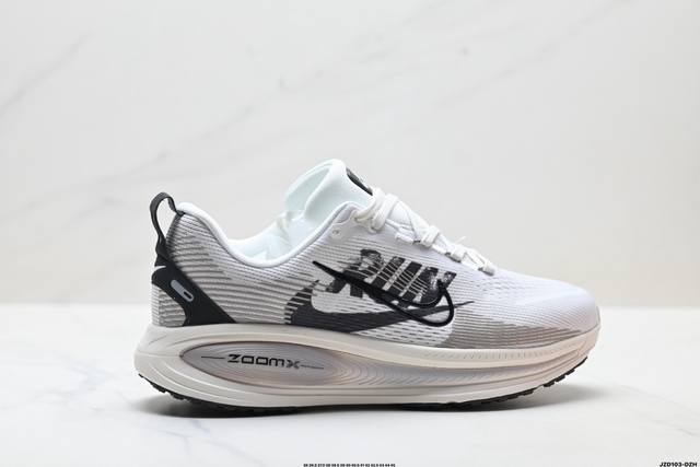 公司级Nike Vomero 18 耐克 舒适减震防滑 低帮跑步鞋 全掌Reactx泡绵中底 前掌和后跟还配备了Air Zoom气垫单元 据说跑起来更快更舒适哦