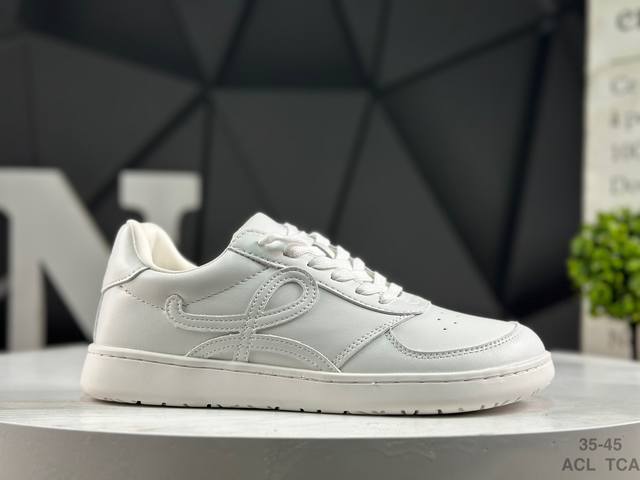 Loewe罗意威 Ballet Runner小牛皮 圆头系带 低帮 生活休闲鞋 罗意威全新版大头运动鞋Ballet Runner2以其独特的设计和舒适度赢得了时