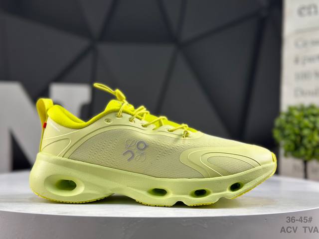 昂跑 On Loewe 男女款同款轻量舒适款运动鞋 透气缓震跑步鞋。Cloudnova家族的全新成员:Cloudnovaflux,流畅的时尚外观设计，配适你的多