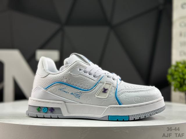 路易威登 Louis Vuitton Lv路易威登板鞋 乘风破浪的姐姐争先种草款,舒适透明底和百搭性霸屏整个时尚娱乐圈，正品1:1套楦复刻，细节调整完美主义！鞋