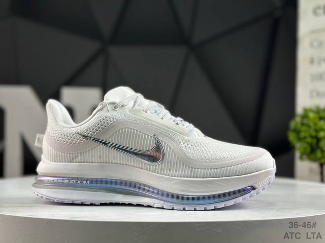 耐克 2025年跑鞋王者降临，耐克 推出的超级飞马 Nike Pegasus Premium 全掌气垫 纤维气柱网面跑步鞋 中底三明治结构，Zoomx+Zoom