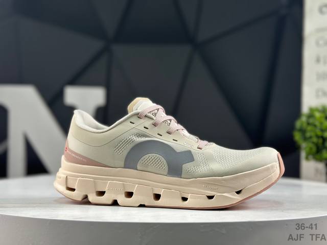 昂跑 On Cloudflow 5 男女款同款轻量舒适款运动鞋 透气缓震跑步鞋。Cloudnova家族的全新成员:Cloudnovaflux,流畅的时尚外观设计