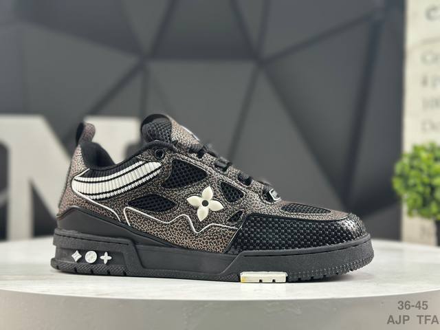 路易威登 Louis Vuitton Lv路易威登板鞋 乘风破浪的姐姐争先种草款,舒适透明底和百搭性霸屏整个时尚娱乐圈，正品1:1套楦复刻，细节调整完美主义！鞋