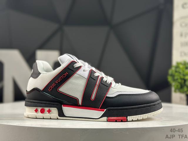 路易威登 Louis Vuitton Lv路易威登板鞋 乘风破浪的姐姐争先种草款,舒适透明底和百搭性霸屏整个时尚娱乐圈，正品1:1套楦复刻，细节调整完美主义！鞋