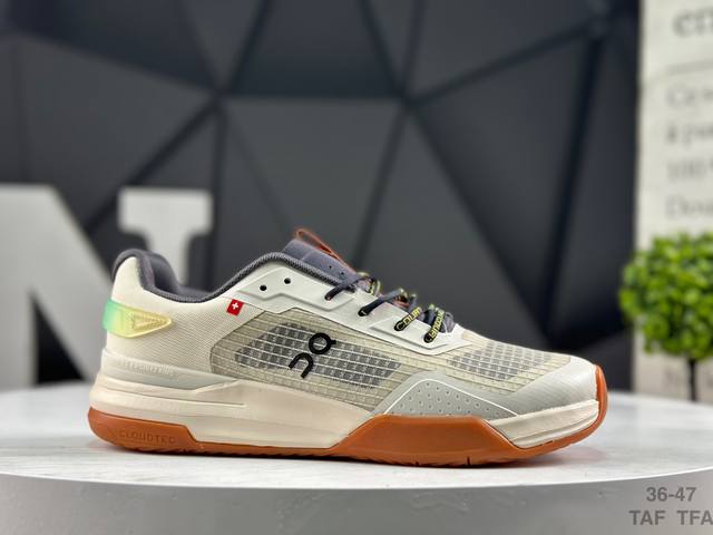 昂跑 On The Roger Advz5 男女款同款轻量舒适款运动鞋 透气缓震跑步鞋。Cloudnova家族的全新成员:Cloudnovaflux,流畅的时尚