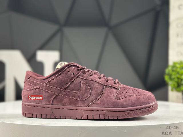 耐克 Nike Dunk Low 板鞋 Sb系列经典百搭休闲运动板鞋加厚鞋舌的填充，使舒适性大大提升，同时也更方便穿脱中底部分则加入了脚感柔软舒适Zoomair