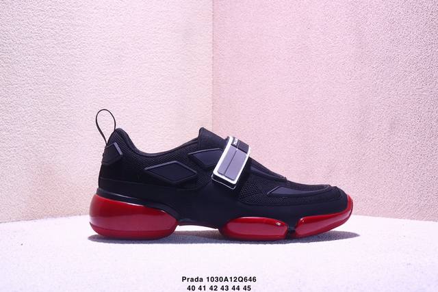 Prada 这款运动鞋系列，以多元配色与前卫设计，打造风格迥异的时尚选择。 白色款简约高级，演绎低调奢华；红底款热烈张扬，释放不羁个性；荧光绿款大胆吸睛，玩转潮