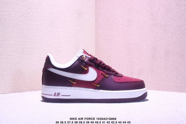 耐克 Nike Air Force 1 ’07 空军一号低帮百搭休闲运动板鞋。柔软、弹性十足的缓震性能和出色的中底设计，横跨复古与现代的外型结合，造就出风靡全球