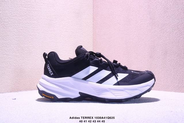 阿迪达斯Adidas Terrex 全新Gore-Tex低帮徒步鞋，厚底增高老爹运动鞋。这个系列结合了阿迪达斯的运动科技与极端环境下的功能需求，主打轻量、防滑、