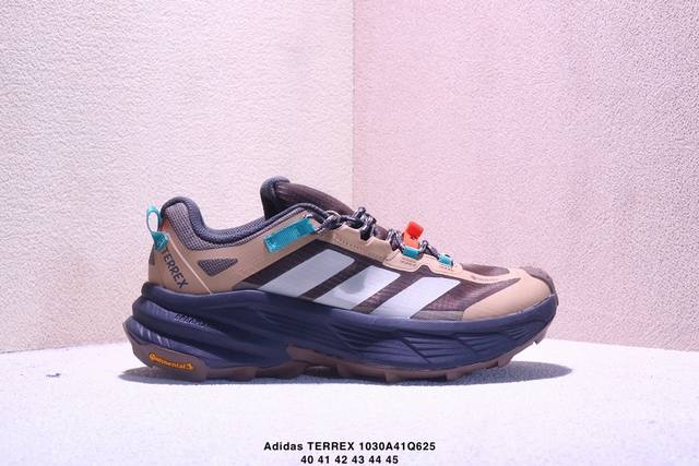 阿迪达斯Adidas Terrex 全新Gore-Tex低帮徒步鞋，厚底增高老爹运动鞋。这个系列结合了阿迪达斯的运动科技与极端环境下的功能需求，主打轻量、防滑、