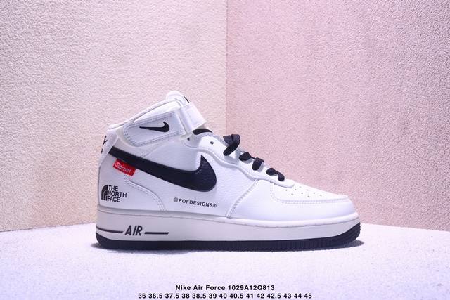 公司级耐克Nike Air Force 1 Low 空军一号低帮百搭休闲运动板鞋。柔软、弹性十足的缓震性能和出色的中底设计，横跨复古与现代的外型结合，造就出风靡