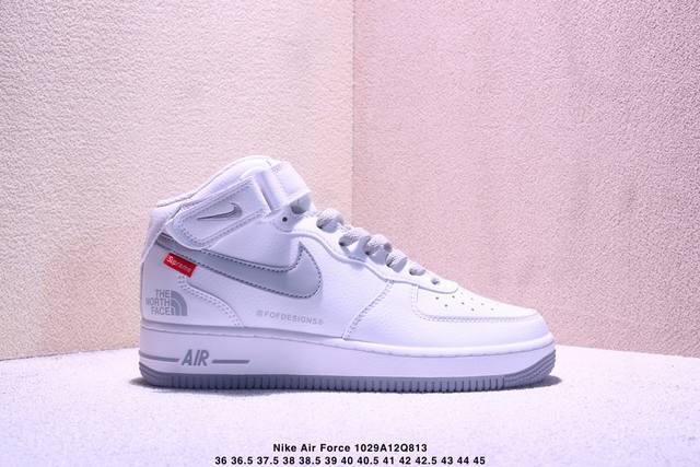 公司级耐克Nike Air Force 1 Low 空军一号低帮百搭休闲运动板鞋。柔软、弹性十足的缓震性能和出色的中底设计，横跨复古与现代的外型结合，造就出风靡